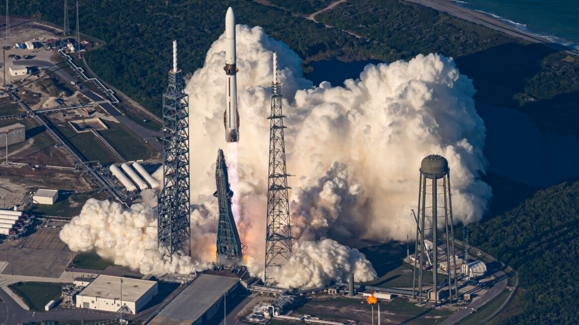 Source-feed image associated with Here's why the failure of Blue Origin's New Glenn rocket is so catastrophic