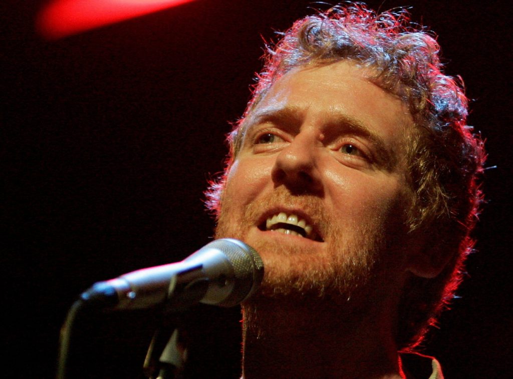 Source-feed image associated with Glen Hansard, Irish musician who won Oscar for 'Once,' dies in motorcycle crash