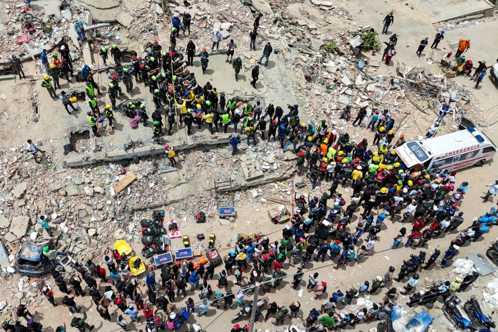 Source-feed image associated with Teams scramble to locate survivors 4 days after Venezuela earthquakes