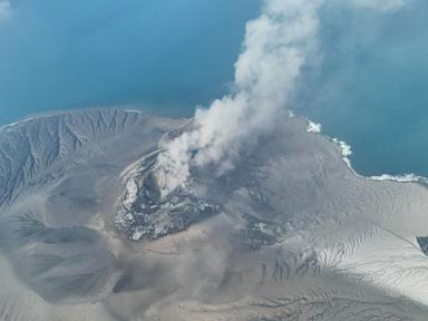 Source-feed image associated with Indonesia keeps several airports closed though volcanic eruption is easing