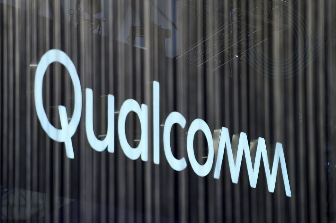 Source-feed image associated with Qualcomm’s stock falls as memory woes weigh on earnings
