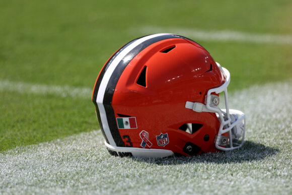 Source-feed image associated with Chronic Traumatic Brain Damage Widespread in Former NFL Athletes