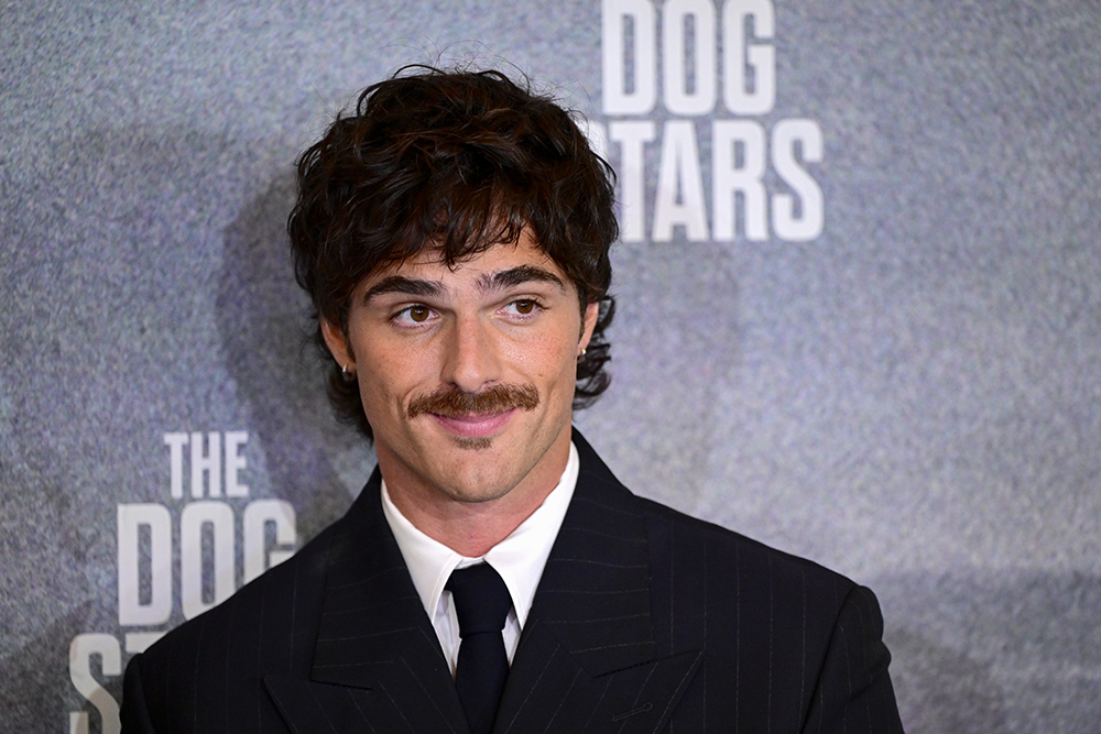 Source-feed image associated with Jacob Elordi Ducks James Bond Question at London World Premiere of Ridley Scott’s ‘The Dog Stars’ When Asked if He’s Been Auditioning: ‘I’m Here on Holiday’