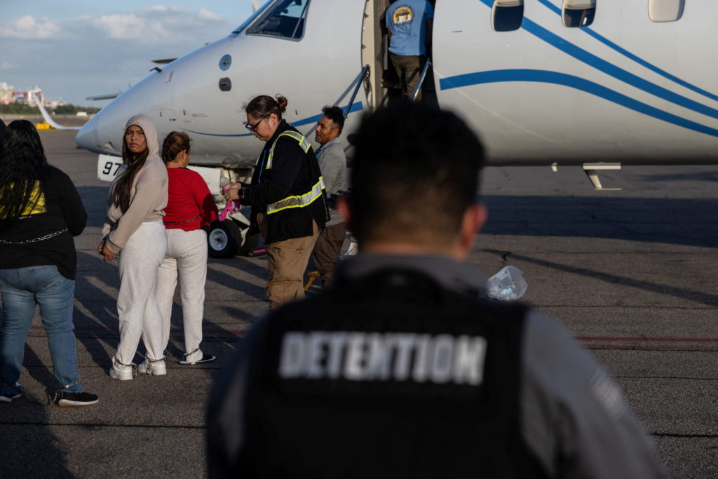 Source-feed image associated with Federal appeals court allows Trump to resume expanded use of speedy deportations