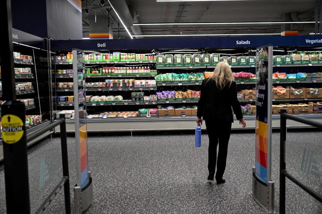 Source-feed image associated with Americans' confidence in U.S. economy falls again as Iran conflict sends gas prices higher