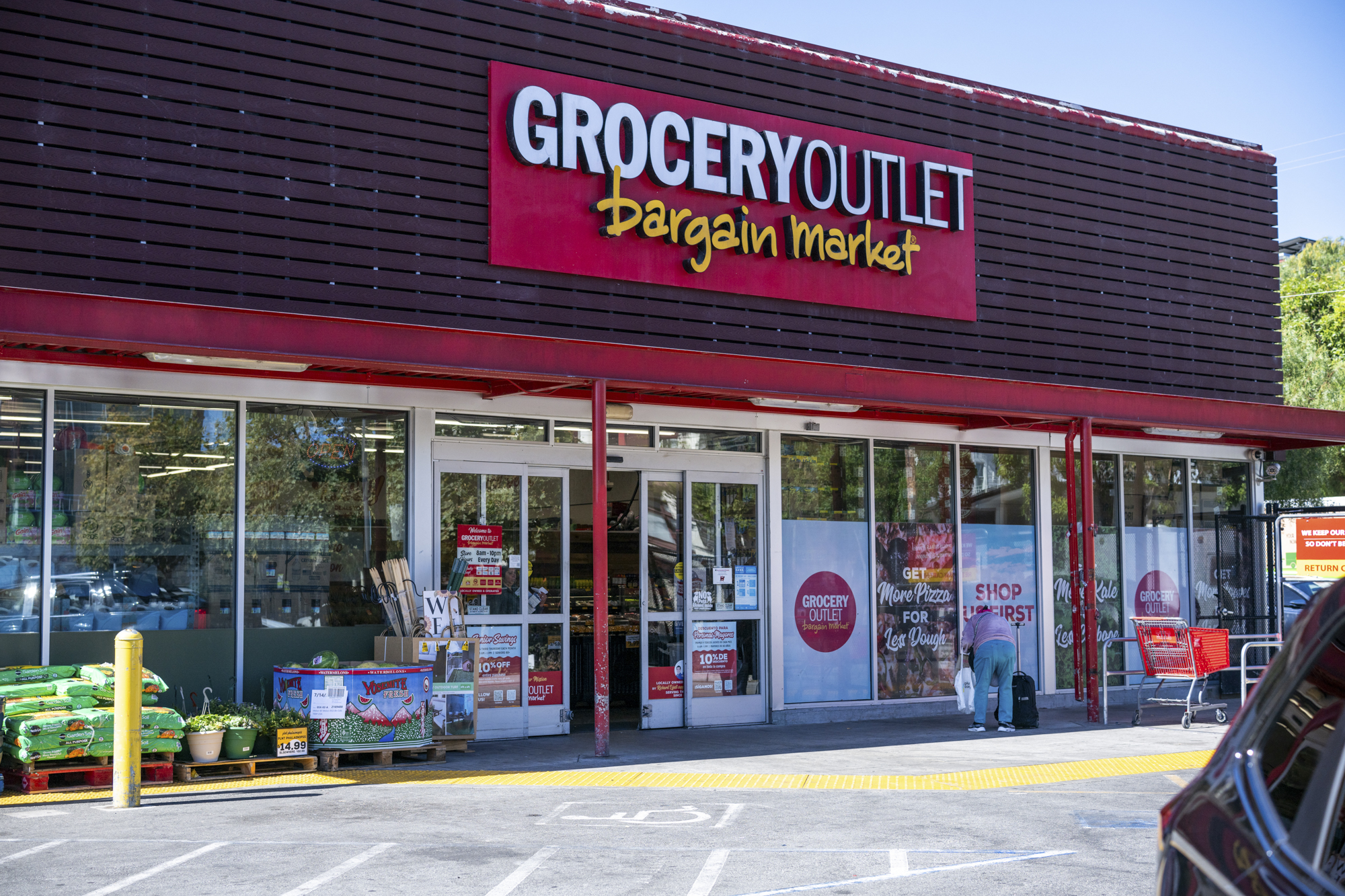Source-feed image associated with Grocery Outlet Scans Your Face While You Shop. Critics Say It’s a Privacy Problem