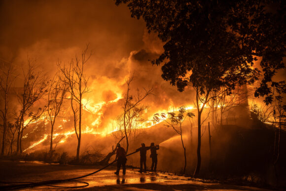 Source-feed image associated with Europe Faces Weeks of Extreme Heat as Fire and Power Risks Build