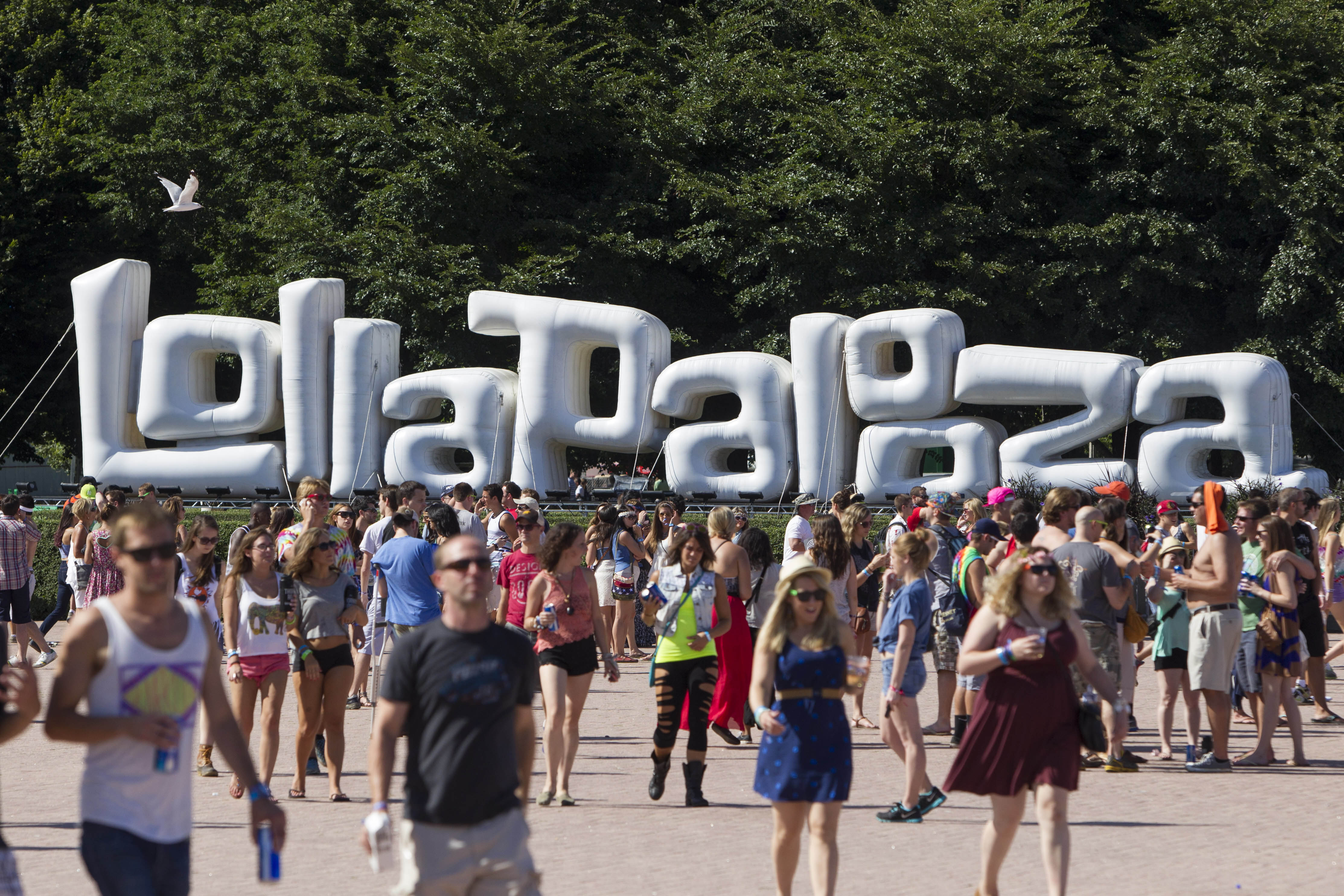 Source-feed image associated with Airbnb Launches Exclusive Behind-the-Scenes Lollapalooza Experience