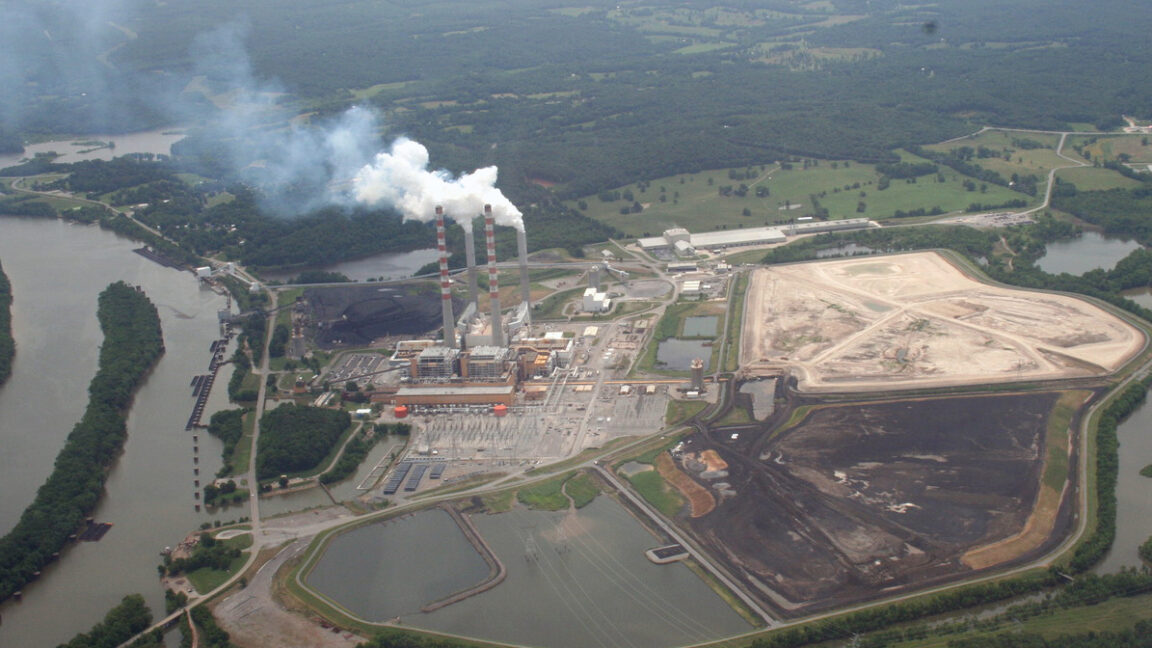 Source-feed image associated with Trump admin’s coal investments assist plants with repeated violations