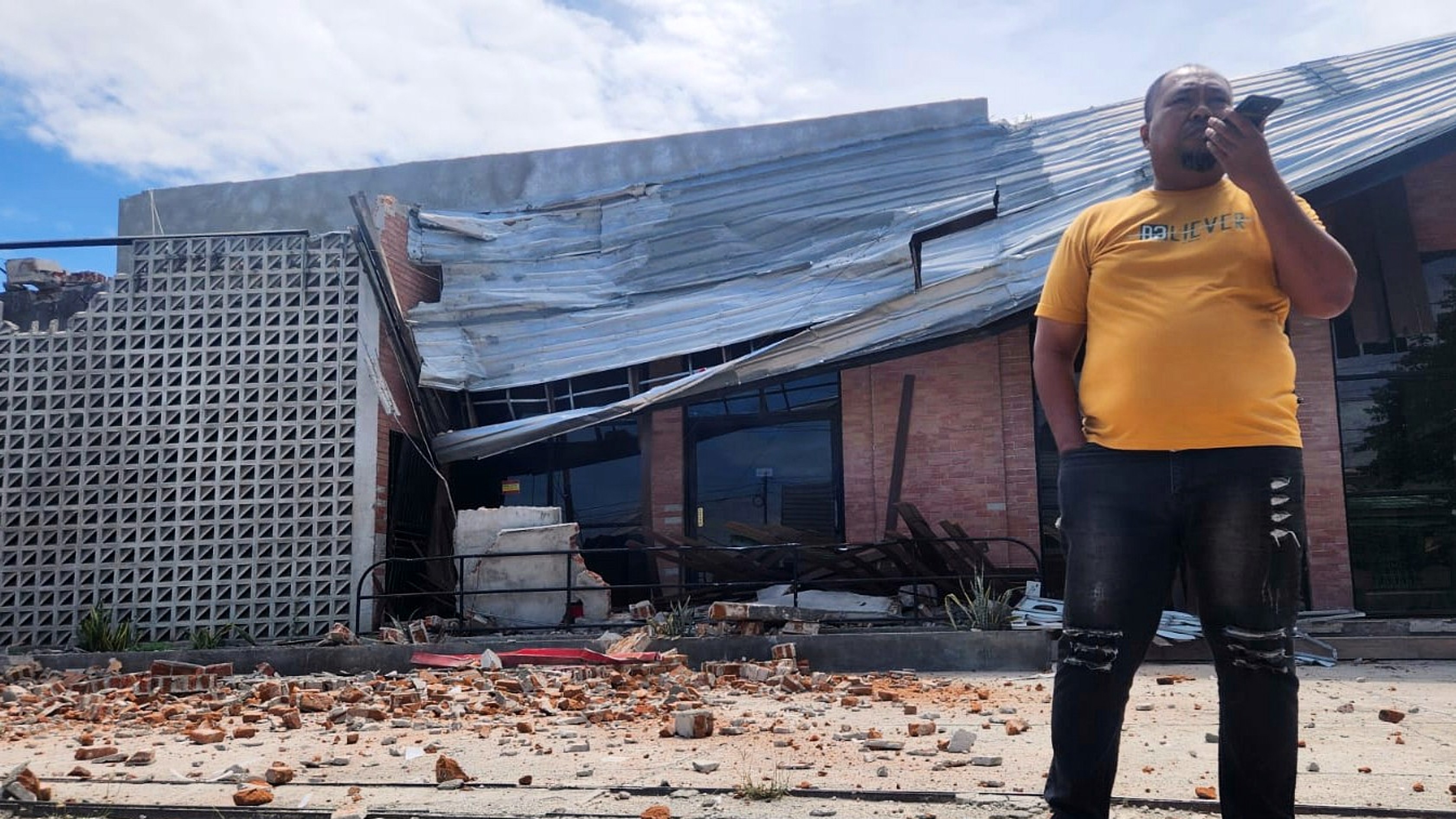 Source-feed image associated with 6.7-magnitude earthquake shakes part of Indonesia, causing damage and injuries