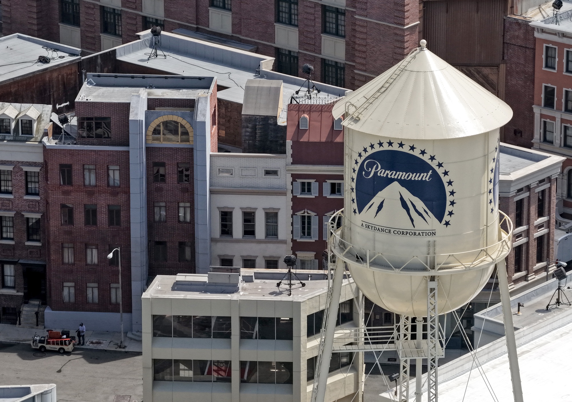 Source-feed image associated with US Judge Says Paramount and Warner Bros. Must Temporarily Pause Merger