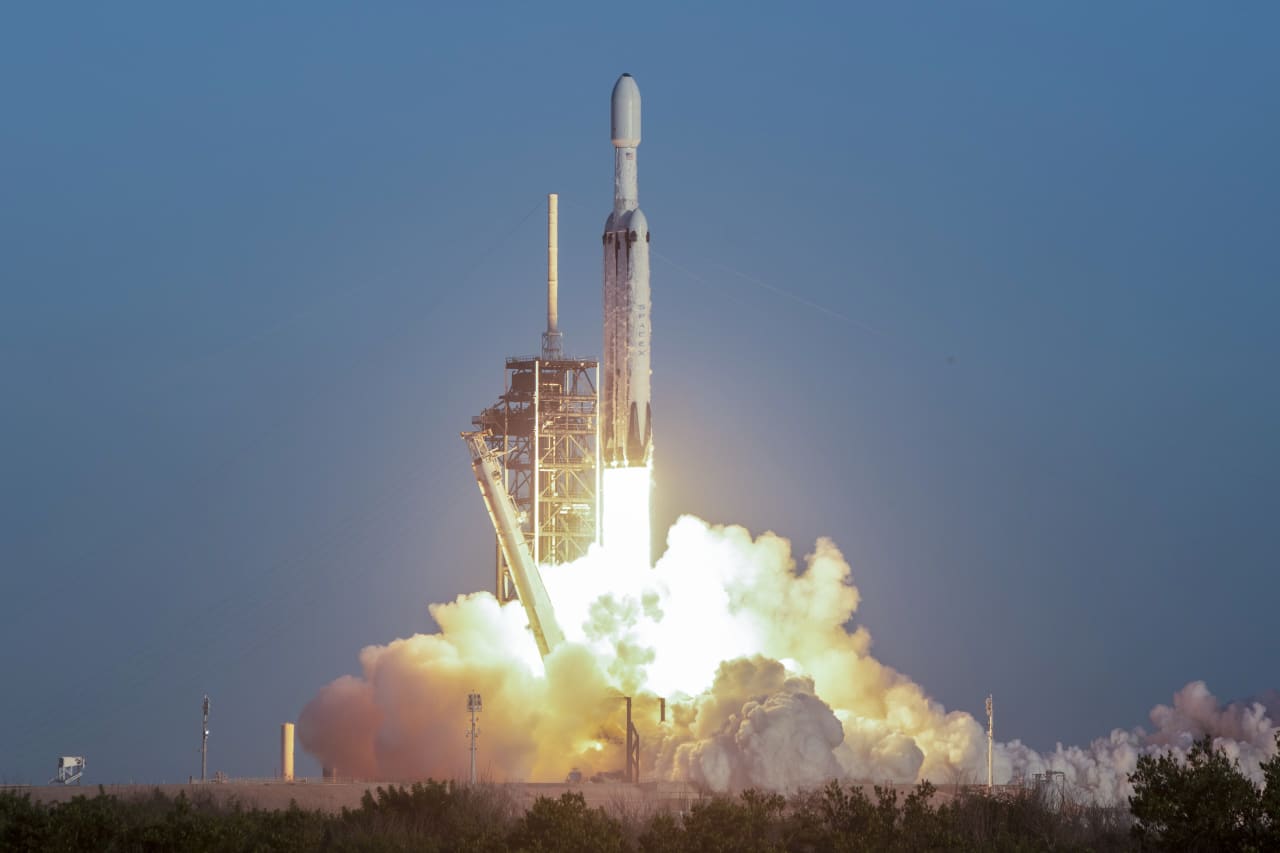 Source-feed image associated with Just like for SpaceX, investors may look to ‘make room’ for AI lab IPOs. These stocks could pay the price.