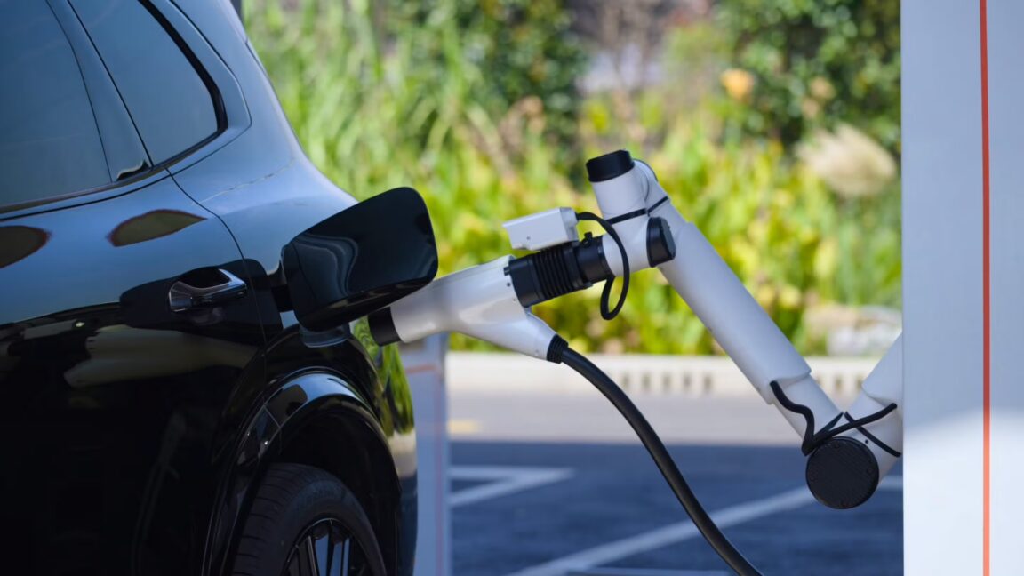 Image from linked report: US being left behind in EV charging speeds as China goes sub-5 min to 70%