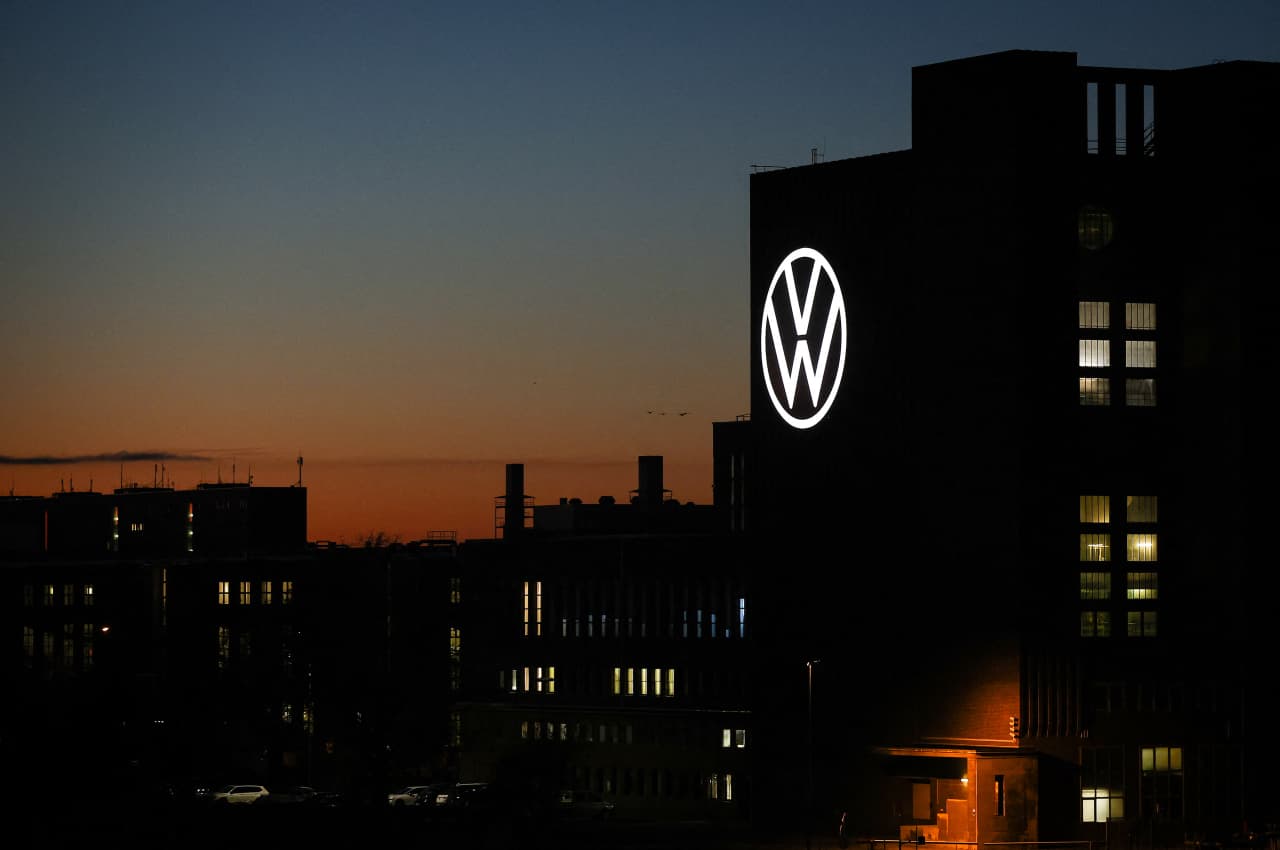 Source-feed image associated with Volkswagen’s stock nears a 15-year low on reports of massive planned layoffs