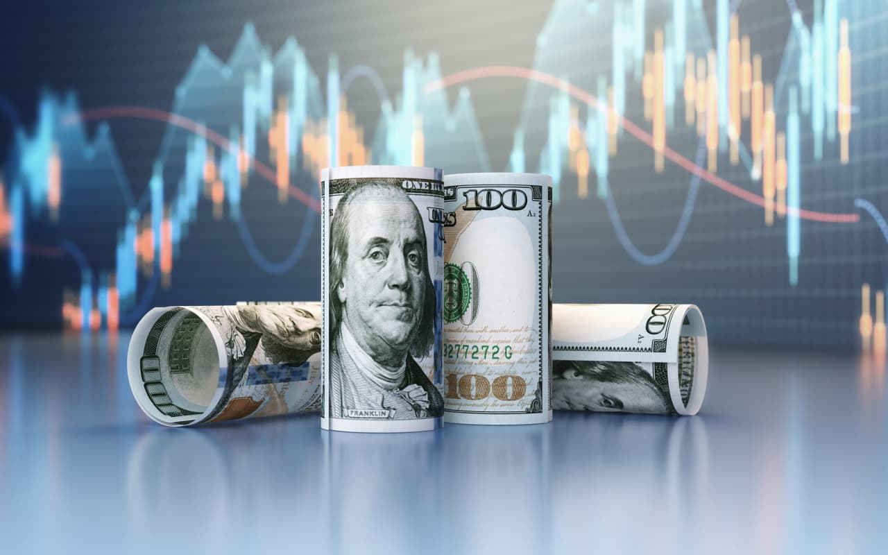 Source-feed image associated with Investors haven’t been this bullish on the dollar in a decade. How the buck can keep climbing.