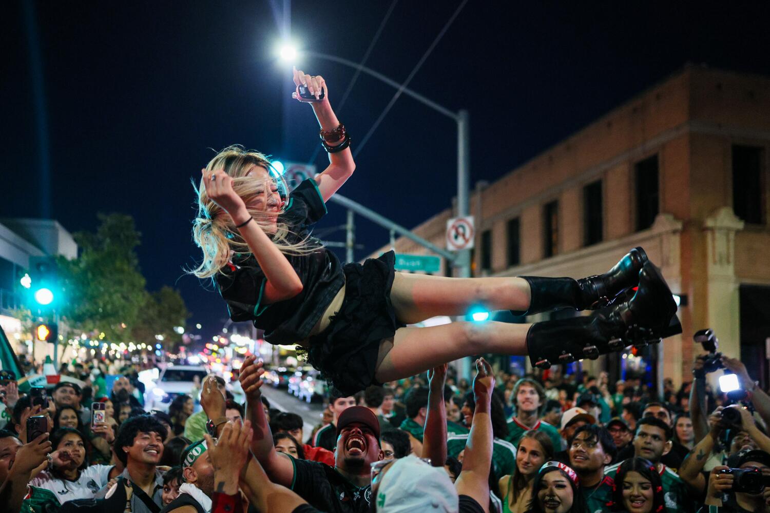 Source-feed image associated with Arellano: Mexico lost in the World Cup — but Mexican Americans won