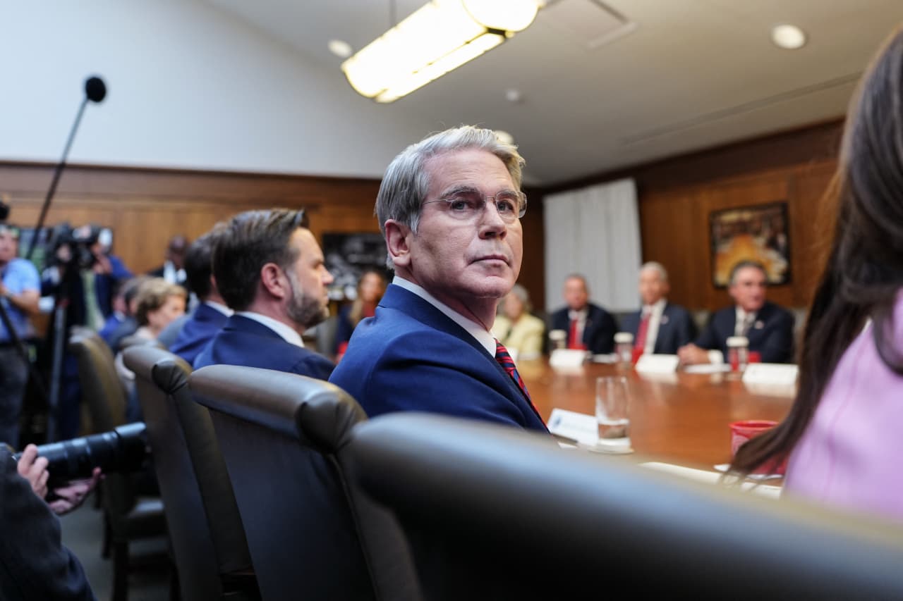 Source-feed image associated with So what’s the plan to bring down inflation? The new Fed chair and his White House allies say you shouldn’t ask.