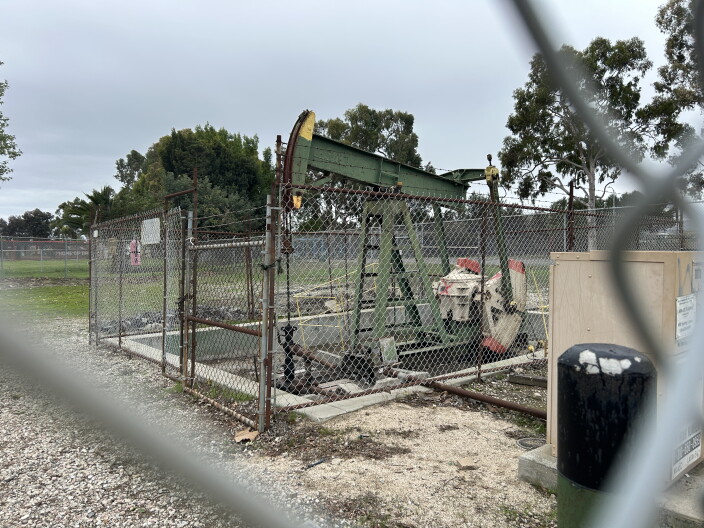Source-feed image associated with LA officials vote to phase out oil drilling within city limits — again