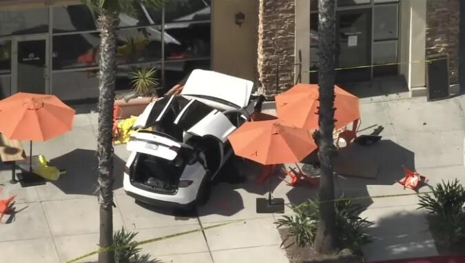 Source-feed image associated with Woman pinned under Tesla in fatal crash at Simi Valley shopping center