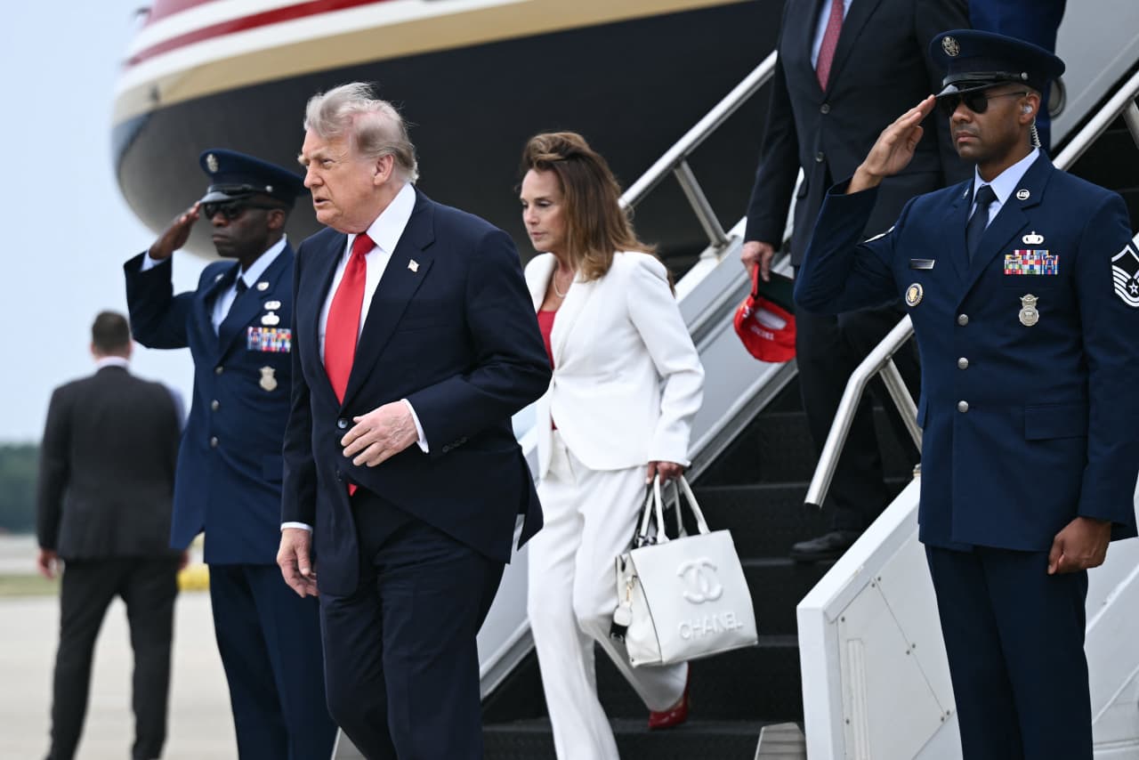 Source-feed image associated with ‘I know what he wants to do,’ Trump says of Fed’s Warsh, as president presses for rate cuts