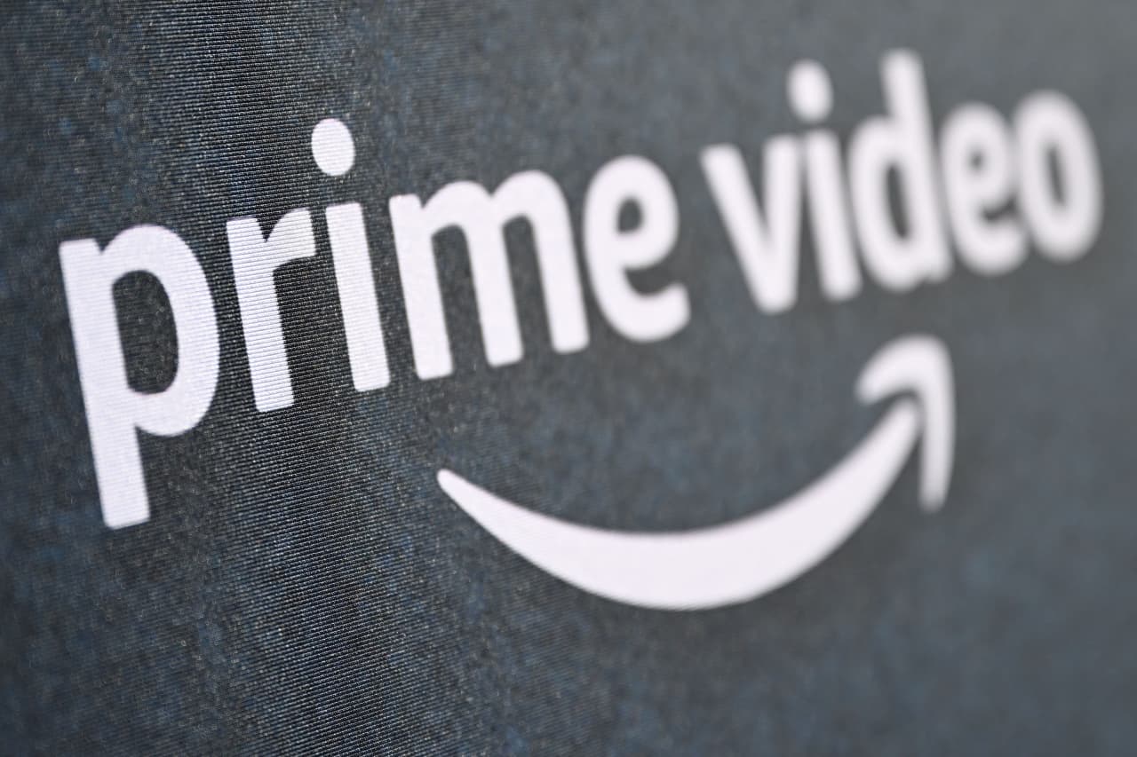 Source-feed image associated with Netflix investors are getting squeamish as Amazon makes inroads in the battle for streaming dominance