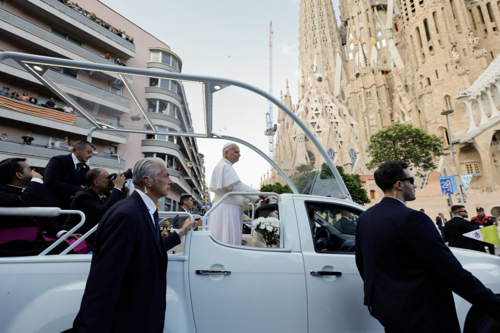 Source-feed image associated with PHOTOS: Pope Leo honors Gaudi's Sagrada Familia masterpiece in Barcelona