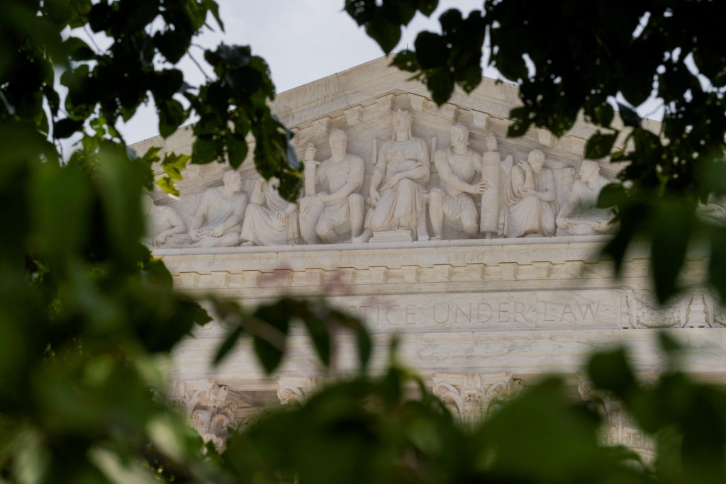 Source-feed image associated with Supreme Court rejects Trump limits on birthright citizenship