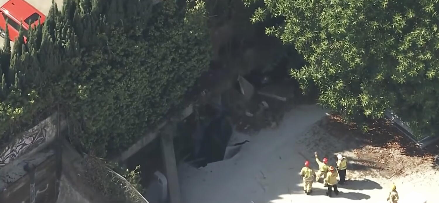 Source-feed image associated with Overflowing pool causes partial hillside collapse in Hollywood Hills