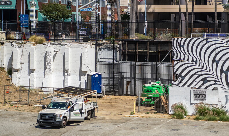Source-feed image associated with Long Beach is fencing off the tunnel under Ocean Boulevard to keep people from living there