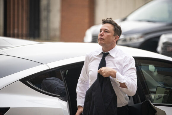 Source-feed image associated with SEC, Musk Defend Settlement After Judge Cites ‘Red Flags’