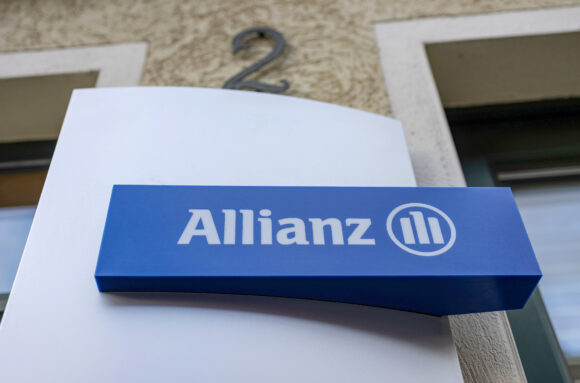Source-feed image associated with Allianz Unit to Cut as Many as 1,800 Jobs in Push to Adopt AI
