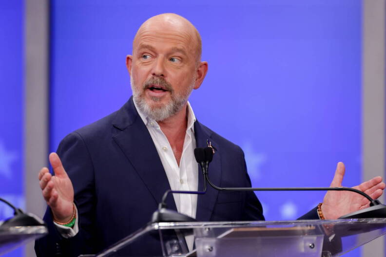 Source-feed image associated with Republican Steve Hilton to face Becerra in November in race for governor