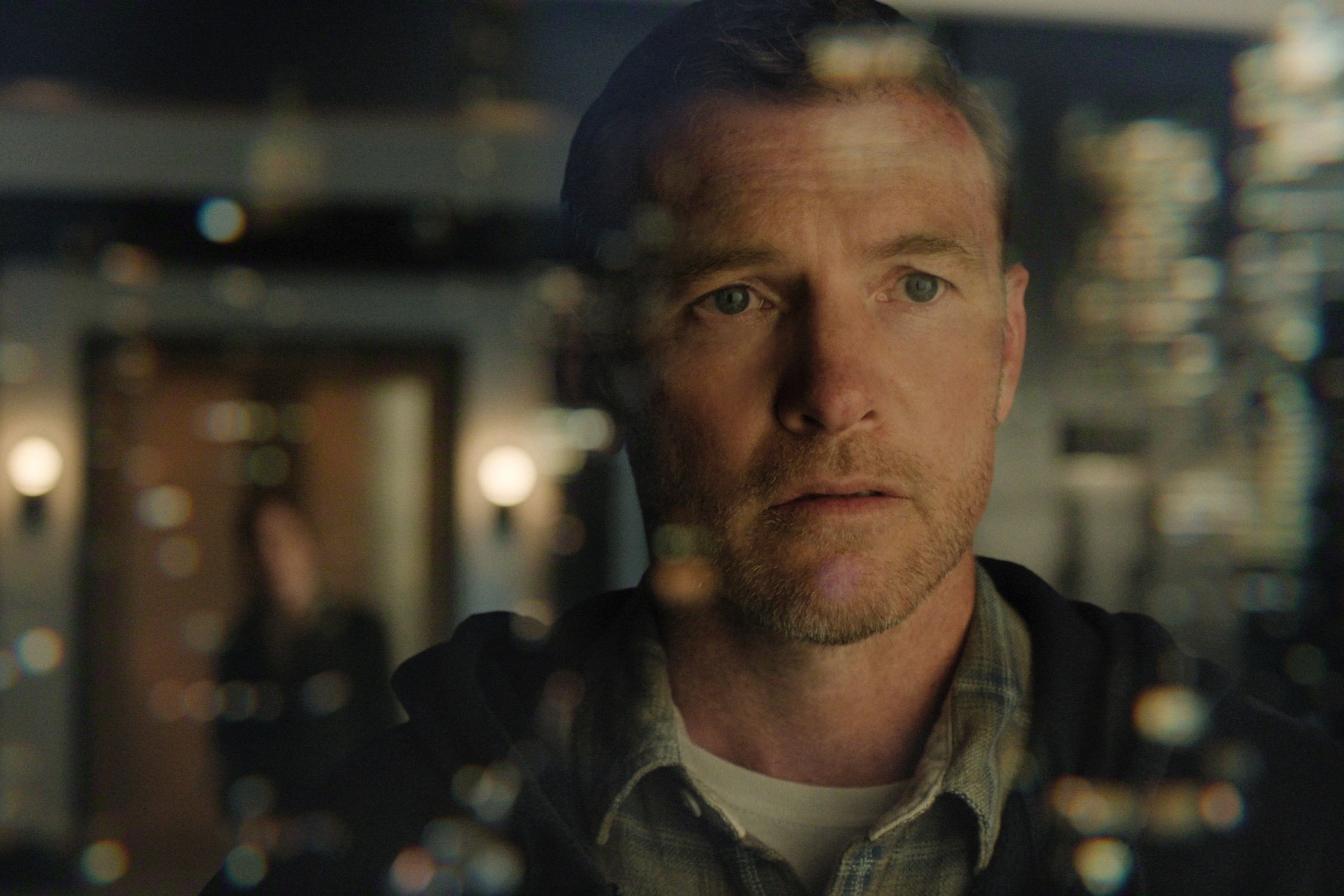 Source-feed image associated with Sam Worthington on ‘I Will Find You,’ Being the Show’s ‘Damsel in Distress’ and Pushing Back on a David and Rachel ‘Telenovela’ Romance
