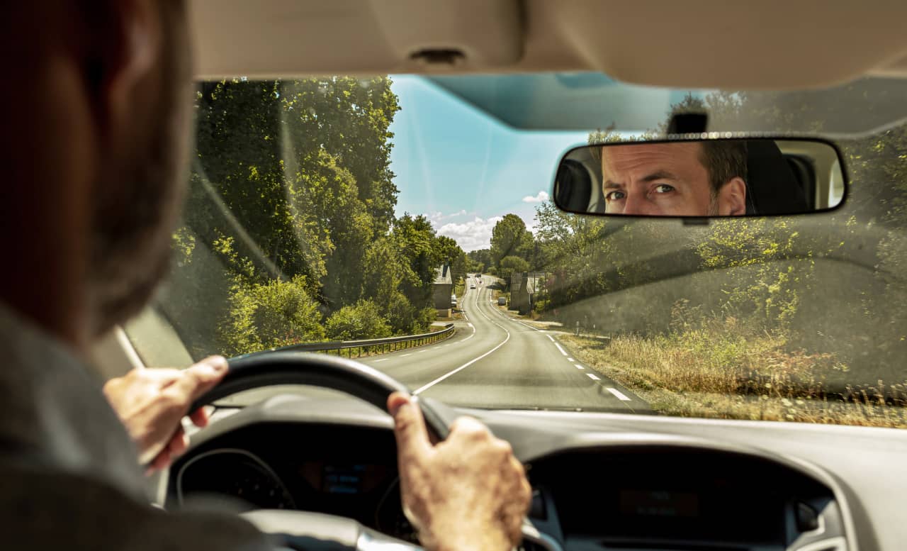 Source-feed image associated with ‘I have a $2,000 deductible’: I reported a cracked windshield on my Hertz rental car. Can they charge me?