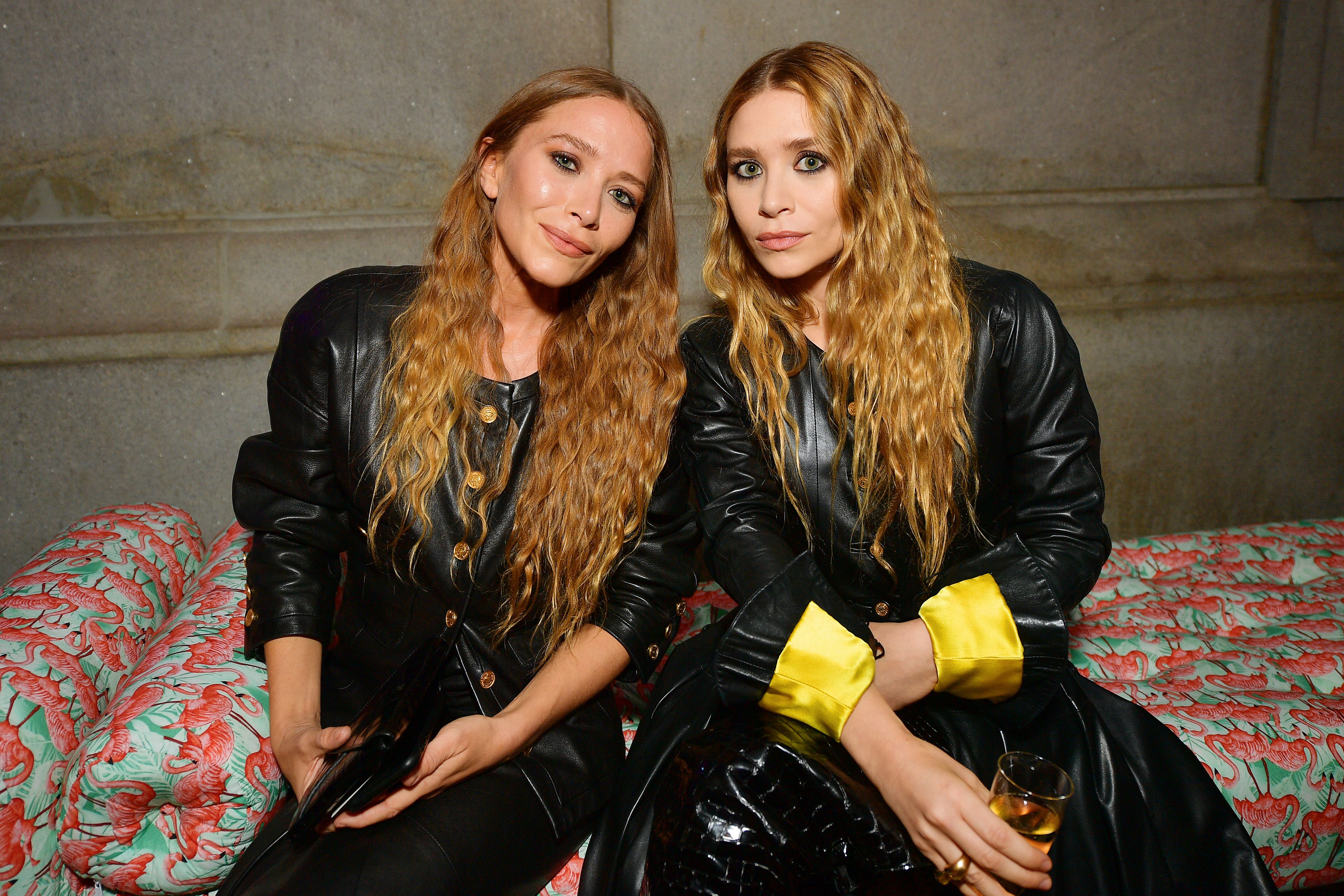 Source-feed image associated with Mary-Kate and Ashley Olsen’s 40 Best Twinning Beauty Moments
