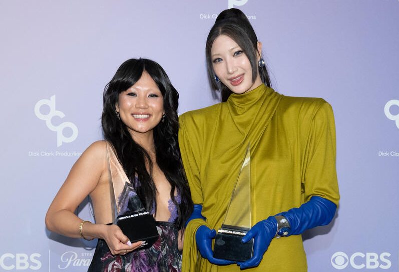 Source-feed image associated with American Music Awards Photo Gallery: See EJAE, Rei Ami, BTS, Katseye, Sombr, Karol G, Teyana Taylor and Other Stars on the Red Carpet and Backstage
