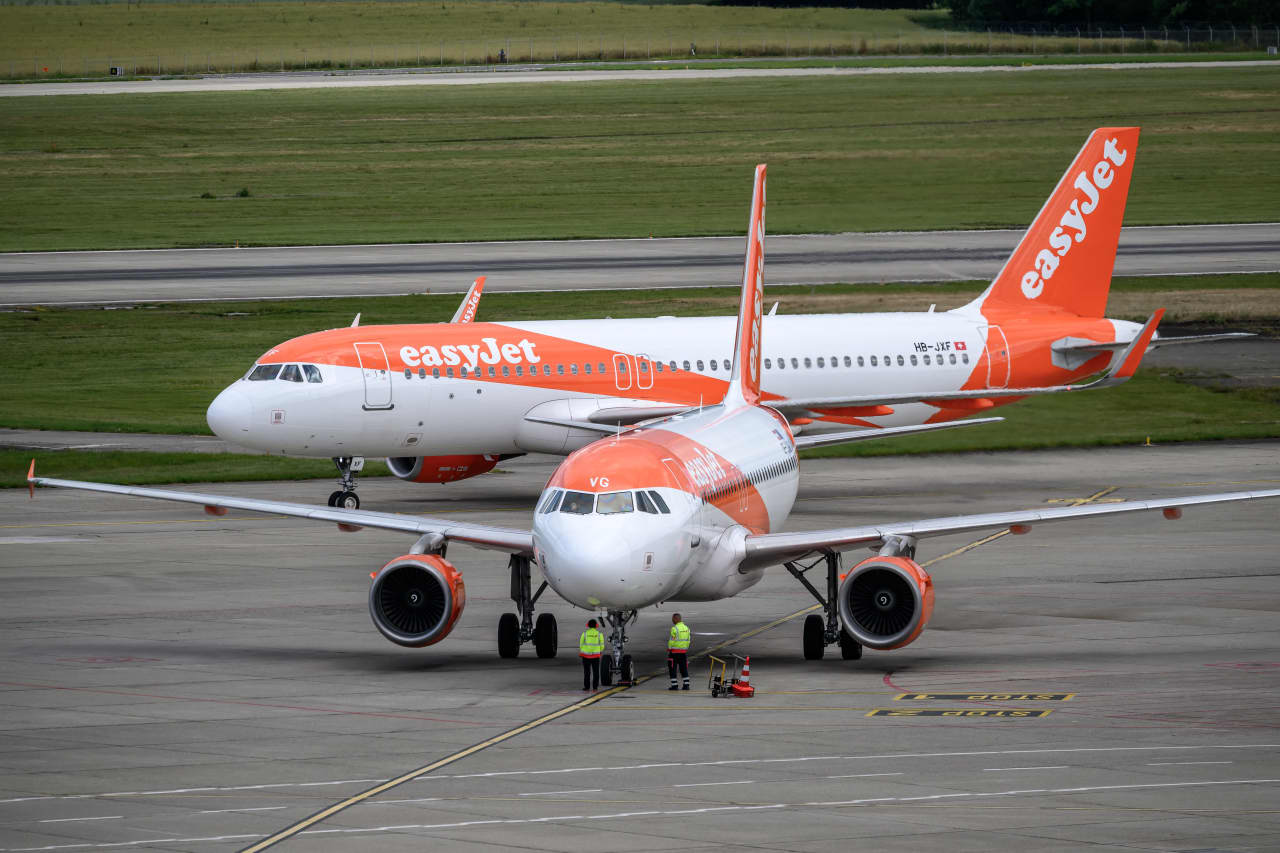 Source-feed image associated with Bidding war breaks out for easyJet as Apollo tops rival private-equity group’s bid