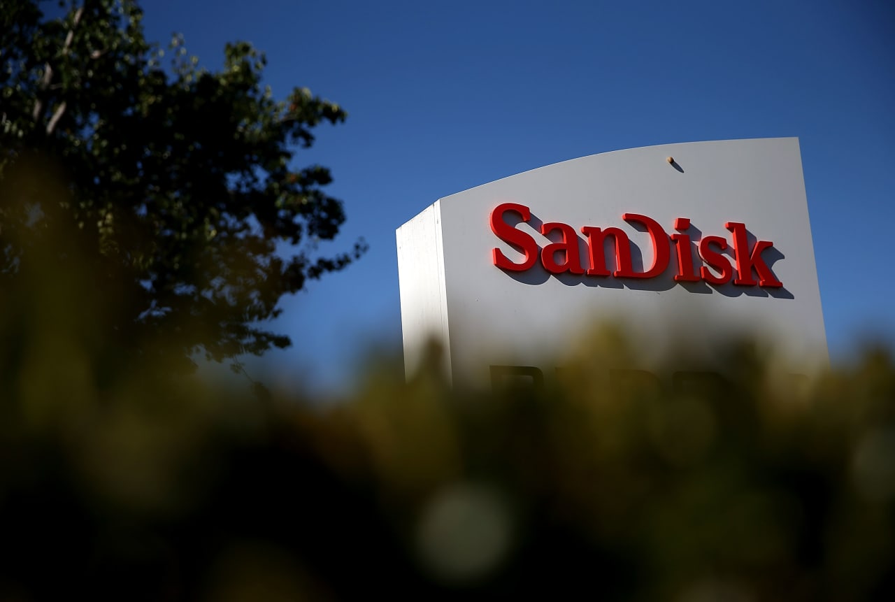 Source-feed image associated with Sandisk’s stock is flying higher. Here are the new targets that are exciting Wall Street.