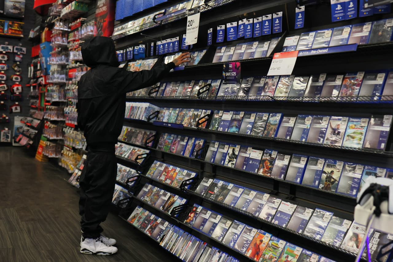 Source-feed image associated with GameStop wants to buy back $2 billion of its own stock after an eBay-fueled selloff