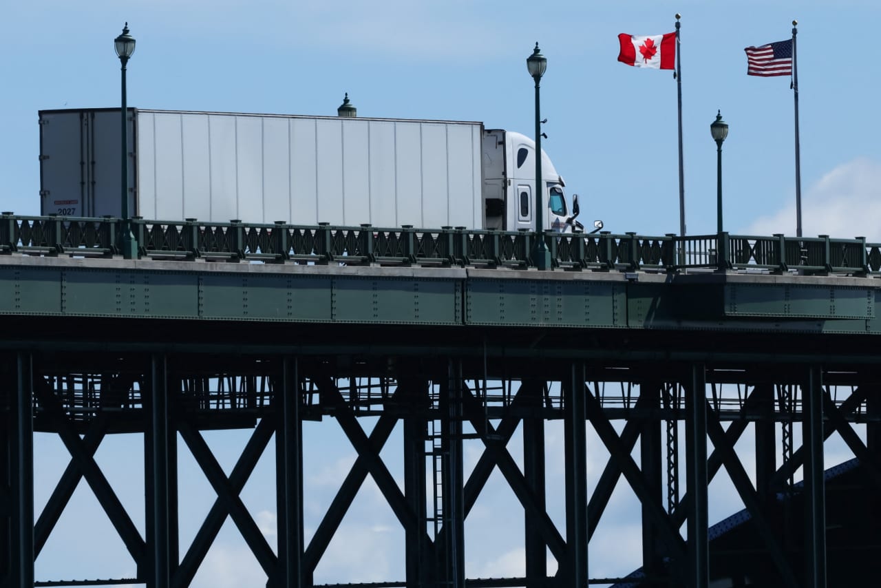 Source-feed image associated with The U.S. and Canada are scrambling to avoid new tariffs and seal a trade deal. Here’s what could be in it.
