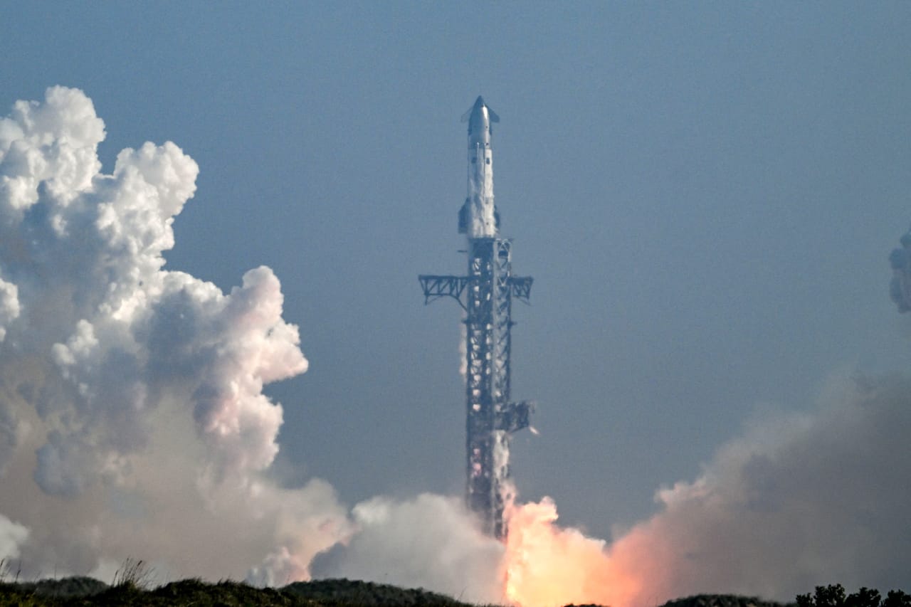 Source-feed image associated with What SpaceX is really worth, according to the professor called the dean of valuation