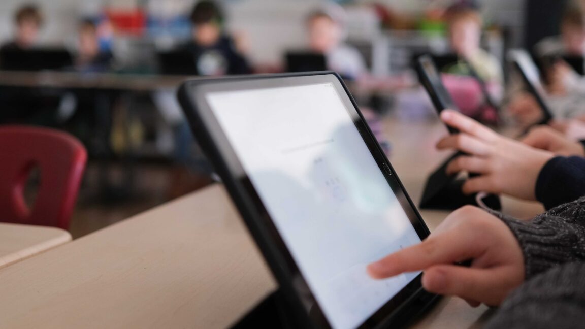 Source-feed image associated with FCC may kill $2B program that connects schools and libraries to Internet