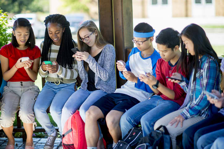 Source-feed image associated with How teens can turn a summer job into an extra $500,000 in savings when they’re older