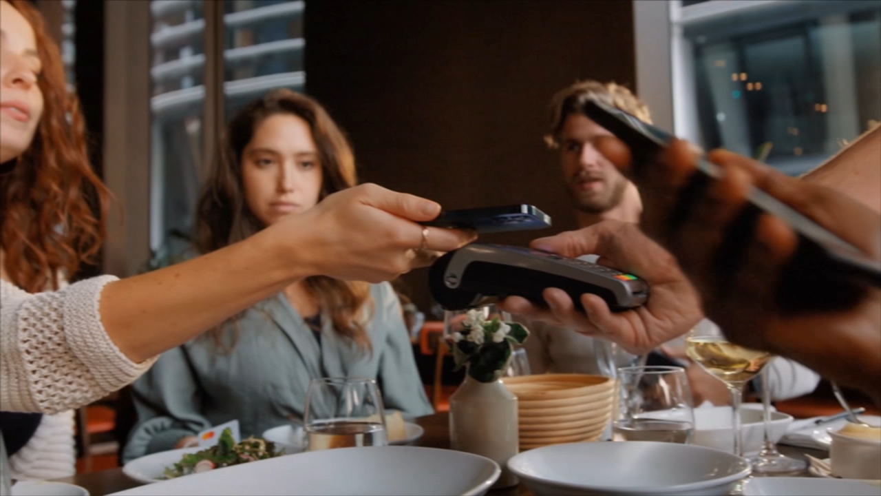 Source-feed image associated with Apple to introduce iPhone bill‑splitting feature that allows users to take photos of receipts