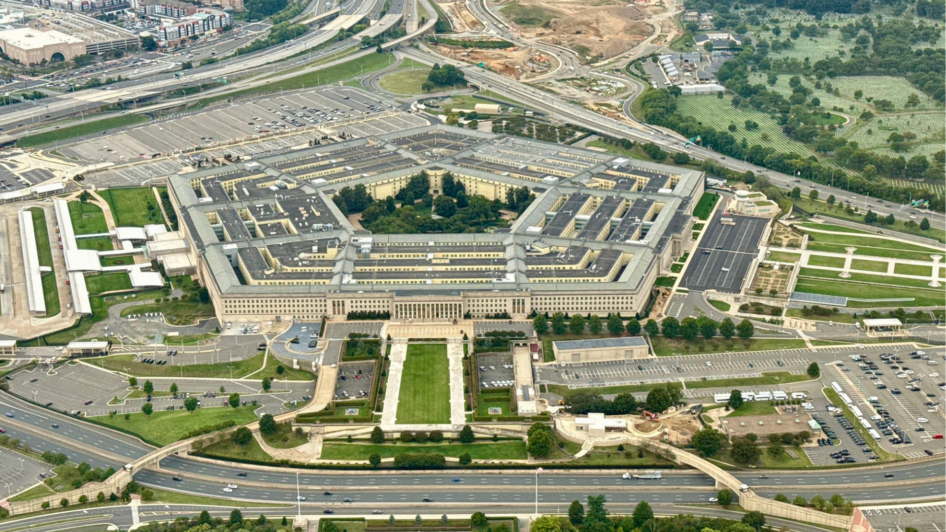 Source-feed image associated with Pentagon lifts lockdown after air quality scare proves to be false alarm