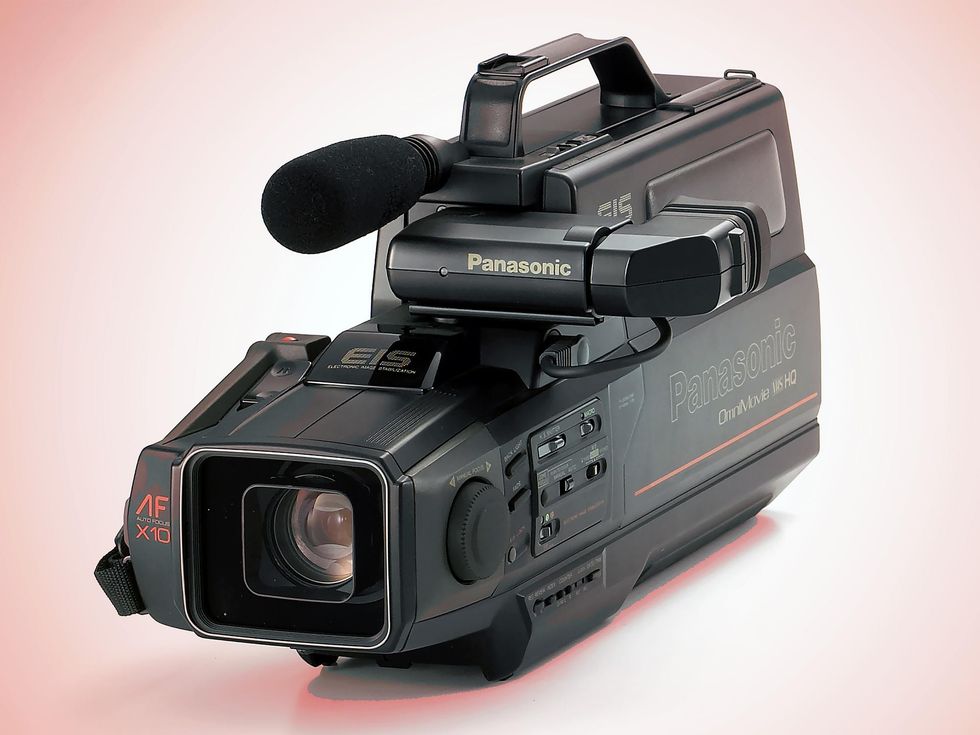 Source-feed image associated with Panasonic’s PV-460 Camcorder Stabilized Shaky Videos