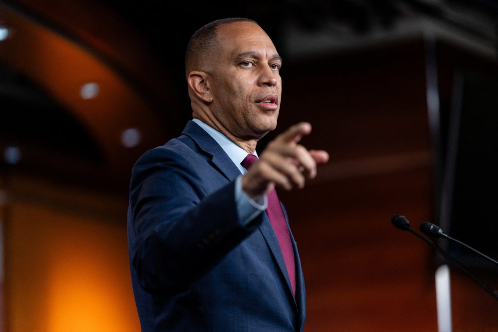 Source-feed image associated with Democrats promise a big agenda if they win control of Congress, but their unity is being tested
