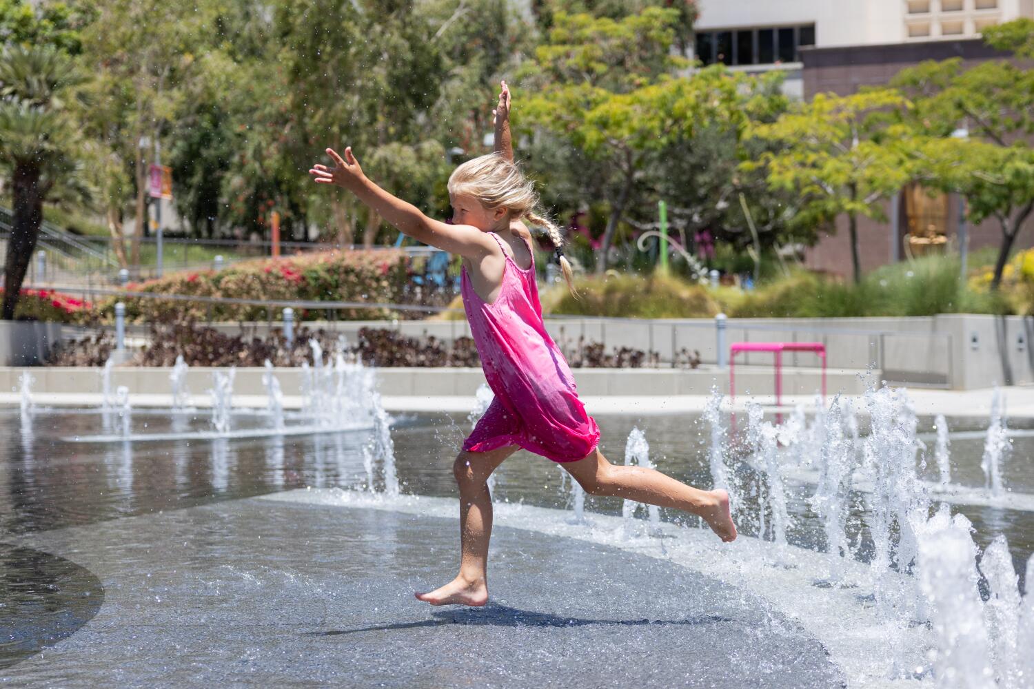 Source-feed image associated with After the Fourth, SoCal's hot weather is making a bad air-quality situation worse