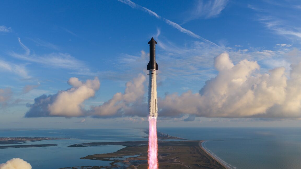 Image from linked report: SpaceX's Starship goes orbital, deploying first next-gen Starlinks