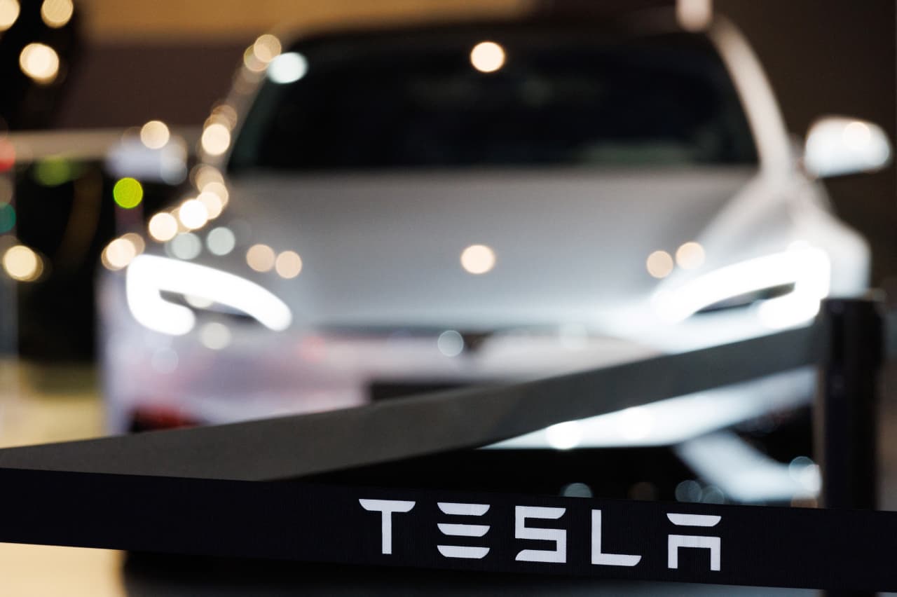 Source-feed image associated with Tesla sees a $214 billion wipeout as investors pan Elon Musk’s plan to spend ‘as fast as we can’